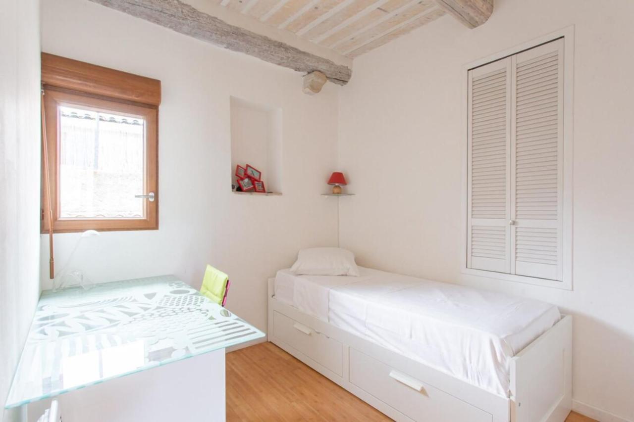 2-Star Apartment Close To Beaches And All Amenities Αντίμπ Εξωτερικό φωτογραφία